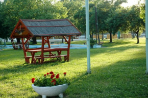 Szegedi Partfürdő Kemping és Apartman